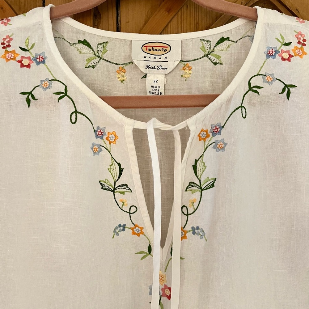 Talbots White Linen Blouse with Floral Embroidery - Picture 2 of 6